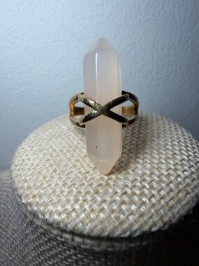 Goldtone Crystal Point Ring with Pale Pink Stone Sz 8